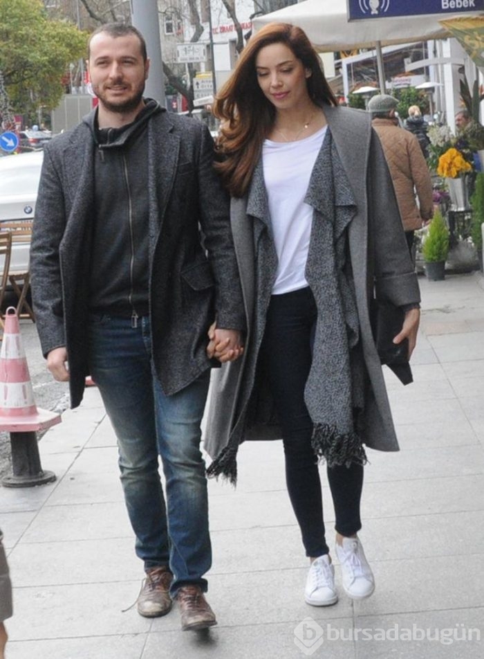 Azra Akın kınayı yaktı