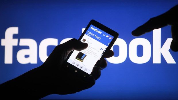 Facebook iPhone'a rakip oluyor