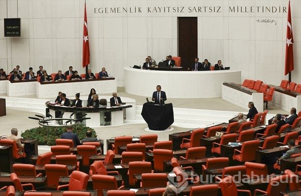 Meclis'te siyah örtülü protesto