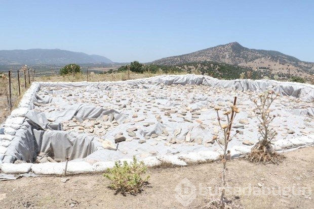 Manisa'da 3 bin 500 yıllık tahıl ambarı