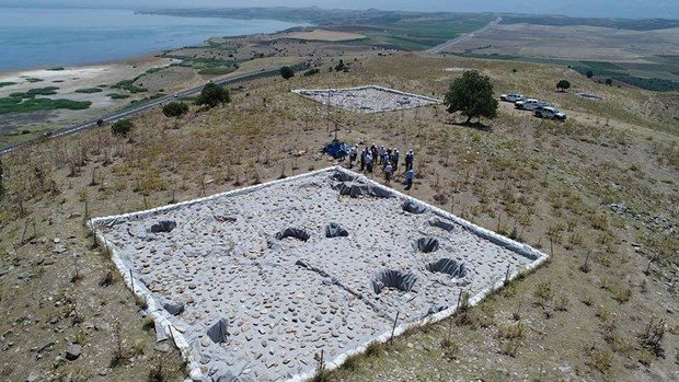 Manisa'da 3 bin 500 yıllık tahıl ambarı