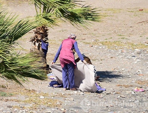 Gamze Özçelik plaja inip dua etti kardeşi türbana girdi