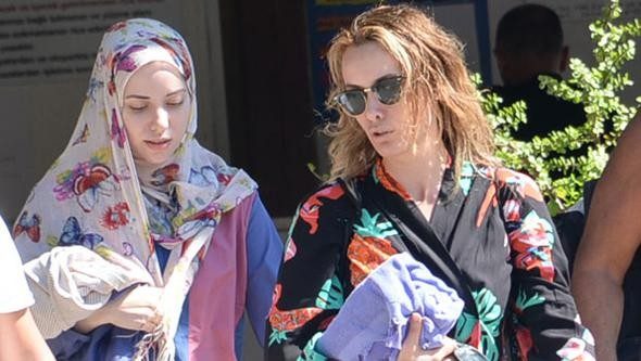 Gamze Özçelik plaja inip dua etti kardeşi türbana girdi