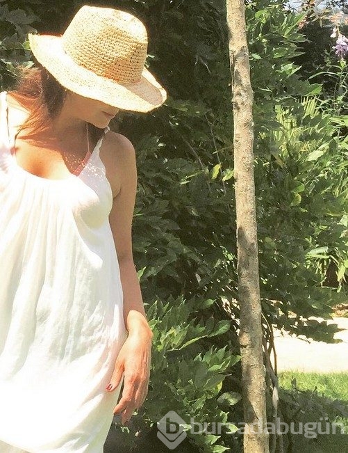 Aydan Şener'in bikinili hali genç kızlara taş çıkarttı