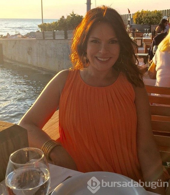 Aydan Şener'in bikinili hali genç kızlara taş çıkarttı
