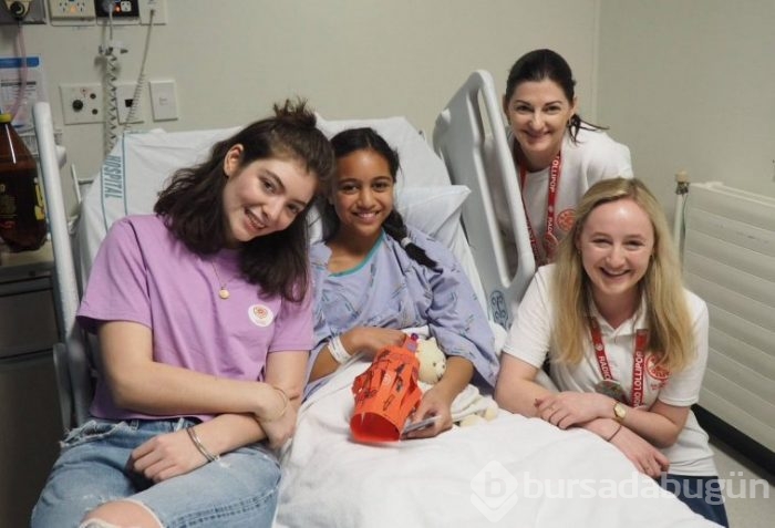 Lorde Çocuk Hastanesini Ziyaret Etti