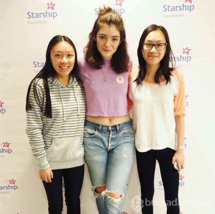 Lorde Çocuk Hastanesini Ziyaret Etti