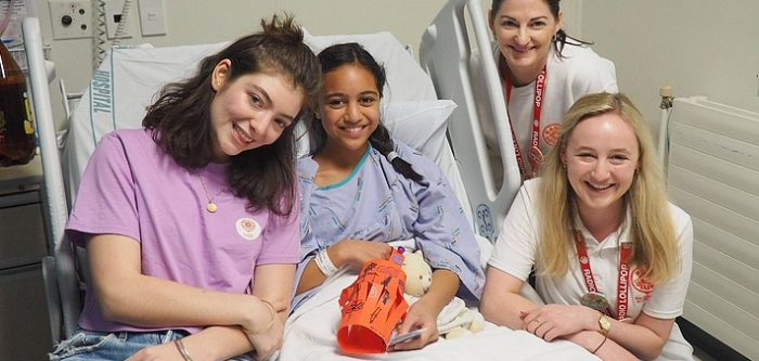 Lorde Çocuk Hastanesini Ziyaret Etti