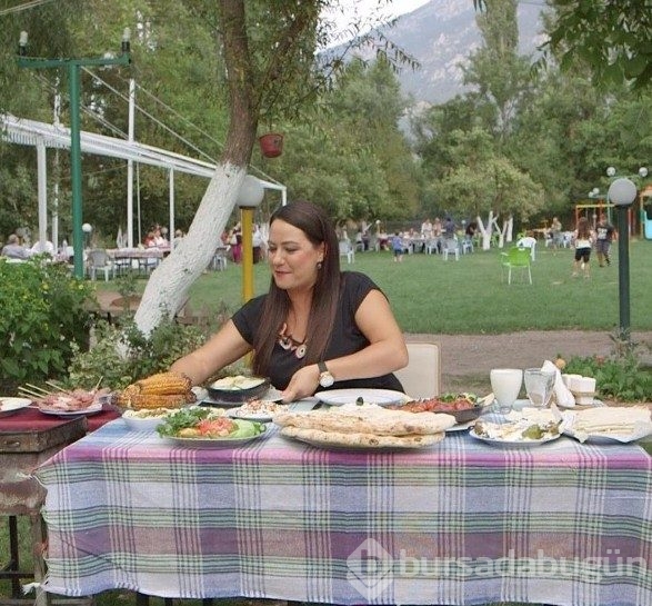 Ezgi Sertel doymadı arabasına buzdolabı koydu