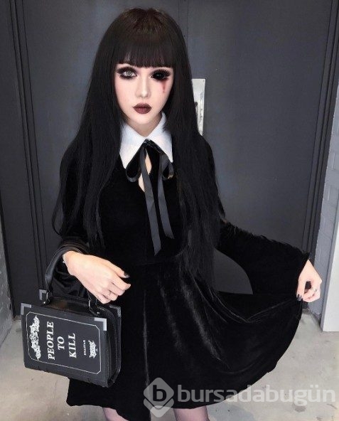 Sırf Barbie'ye benzemek için her gün bunu yapıyor!