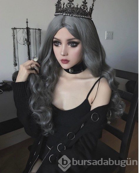 Sırf Barbie'ye benzemek için her gün bunu yapıyor!