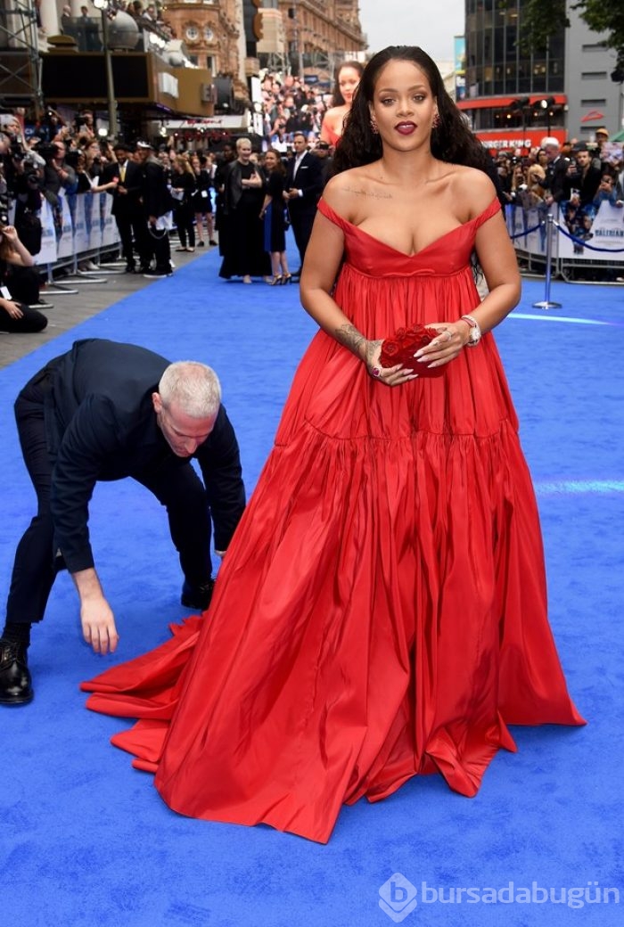 Rihanna hayranlarını ikiye böldü 