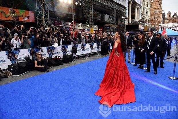 Rihanna hayranlarını ikiye böldü 