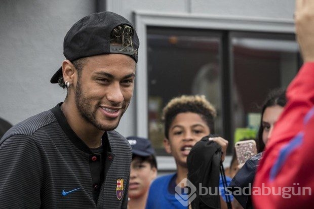 Neymar ile Demi Lovato birlikte mi?