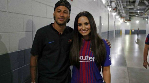 Neymar ile Demi Lovato birlikte mi?