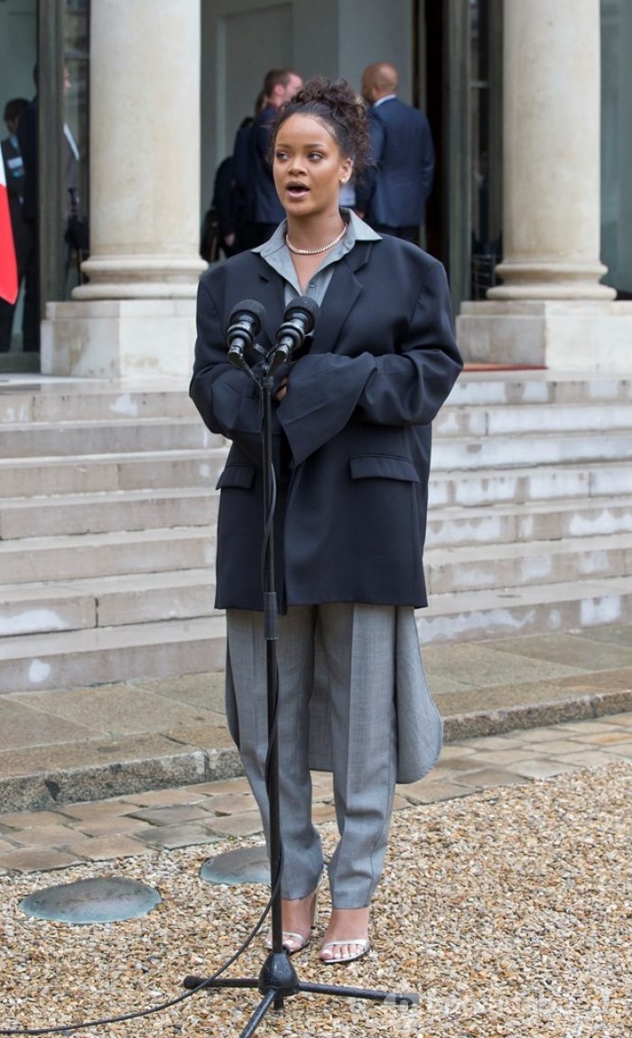 Rihanna ve Macron dünya çocukları için buluştu
