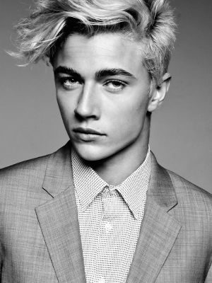 Lucky Blue Smith Baba Oldu!