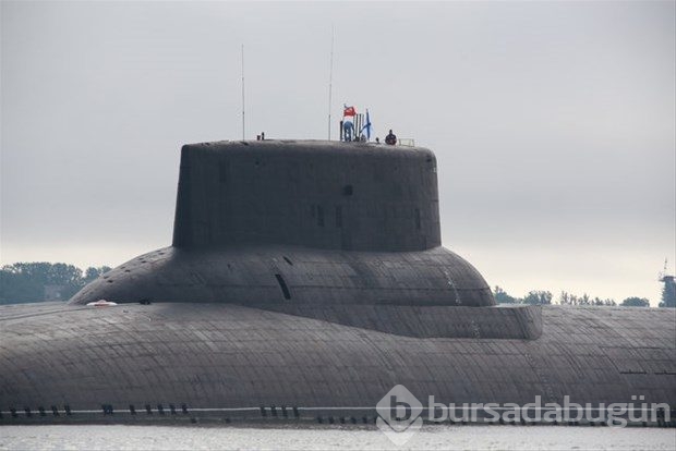 Devasa Rus denizaltısı büyüledi