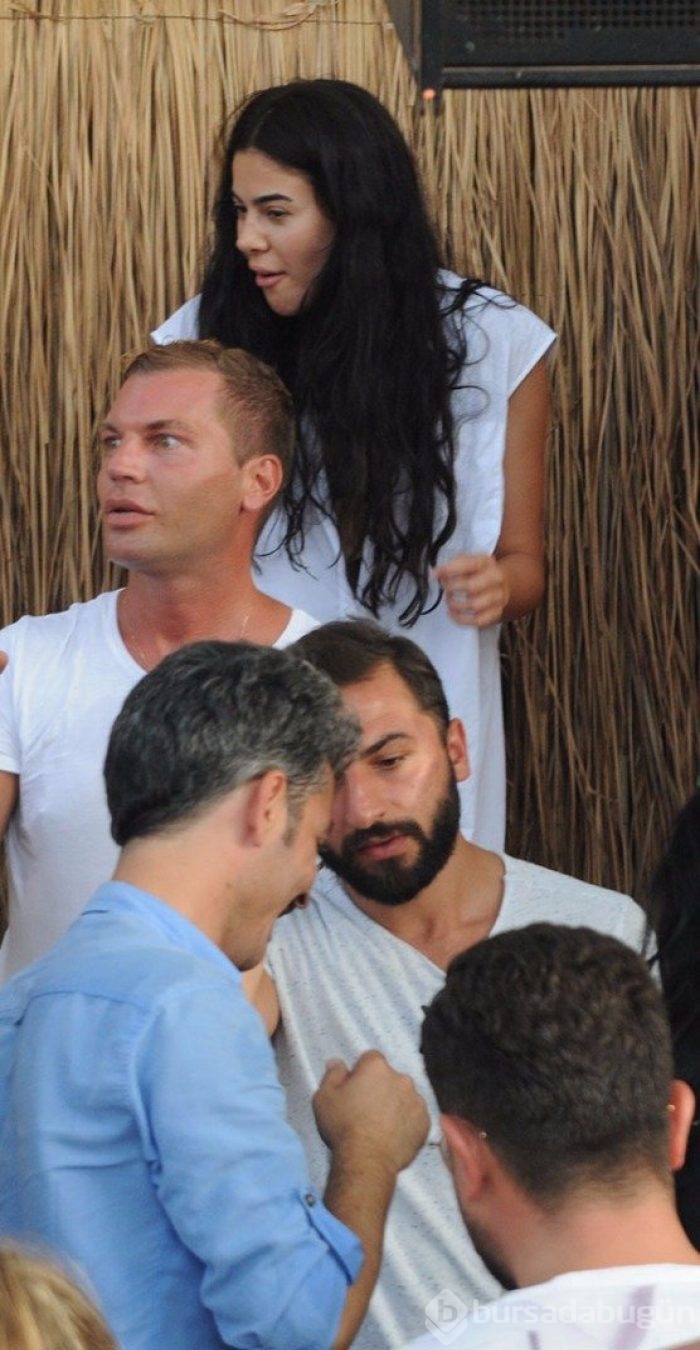Bakışlar Asena Atalay'ın üzerinde
