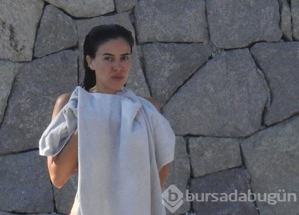 Bakışlar Asena Atalay'ın üzerinde