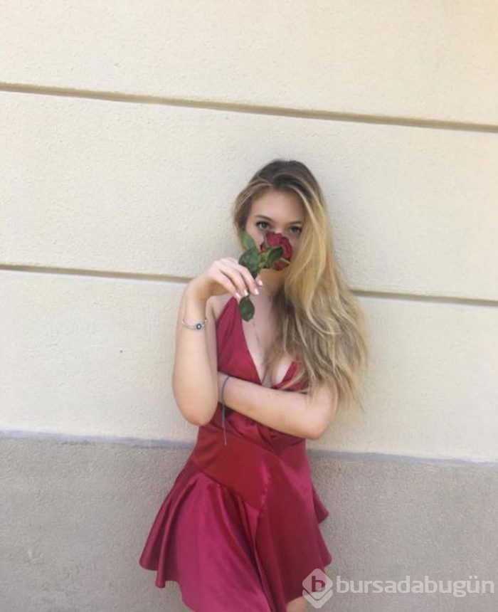 Yasmin Erbil cesur pozlar verdi 