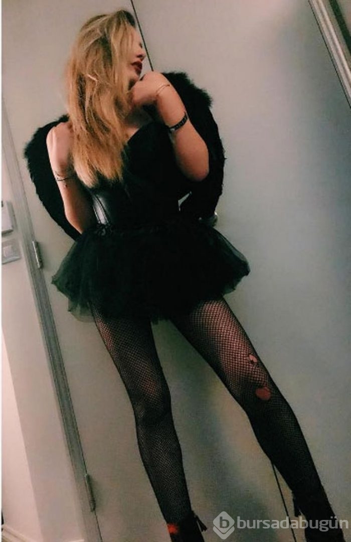 Yasmin Erbil cesur pozlar verdi 