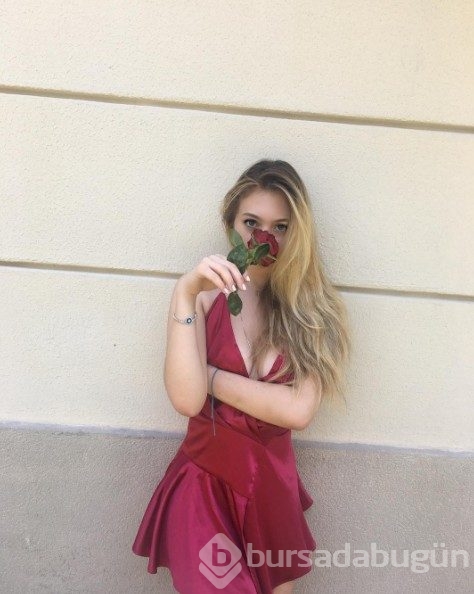 Yasmin Erbil cesur pozlar verdi 