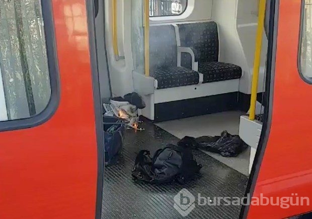 Londra'da metro istasyonunda patlama!