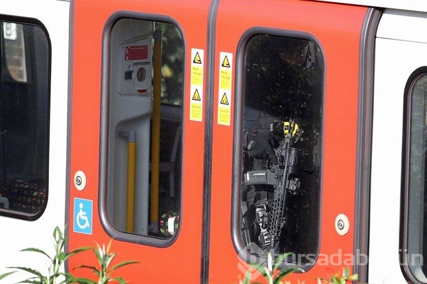 Londra'da metro istasyonunda patlama!