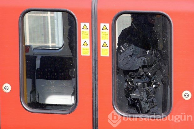 Londra'da metro istasyonunda patlama!