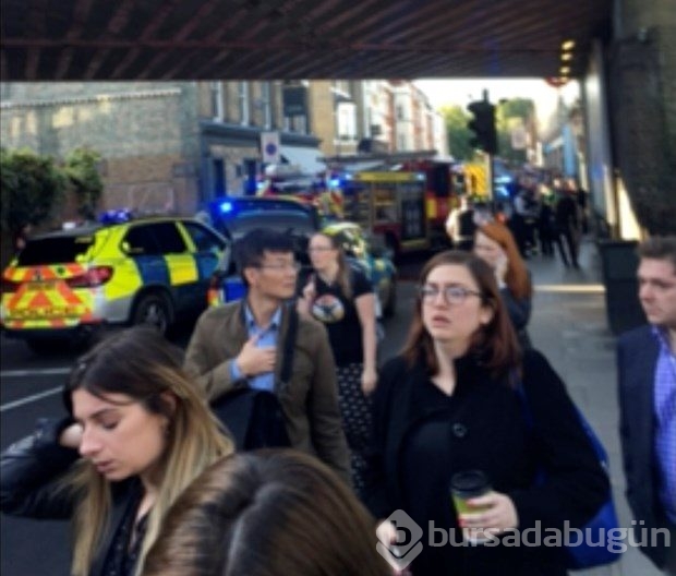 Londra'da metro istasyonunda patlama!