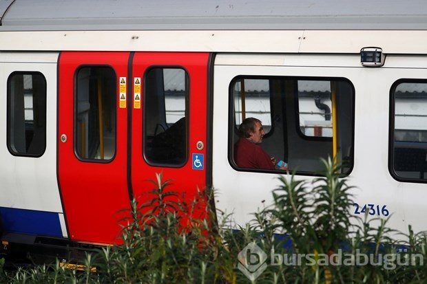 Londra'da metro istasyonunda patlama!