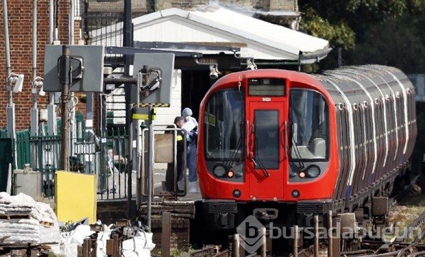 Londra'da metro istasyonunda patlama!