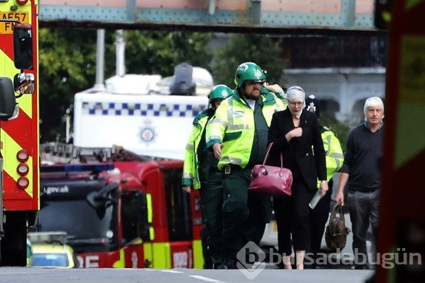 Londra'da metro istasyonunda patlama!