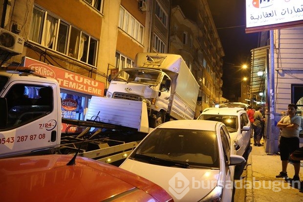 Bursa'da freni boşalan kamyonet dehşet saçtı