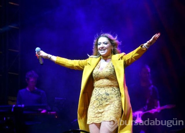 Hadise konserinde vatandaşlar konseri izlemek isteyince