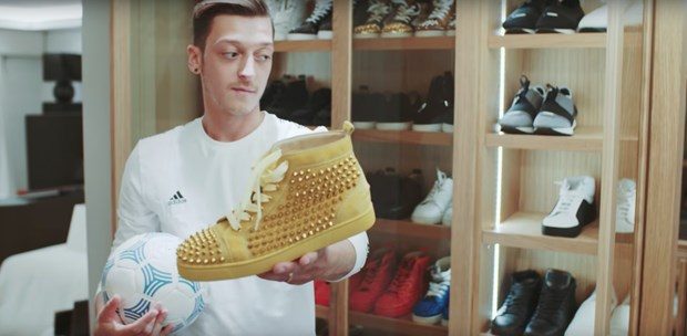 Mesut Özil, 3. Selim portresini Fatih Sultan Mehmet diye tanıttı
