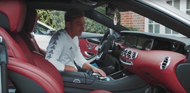 Mesut Özil, 3. Selim portresini Fatih Sultan Mehmet diye tanıttı
