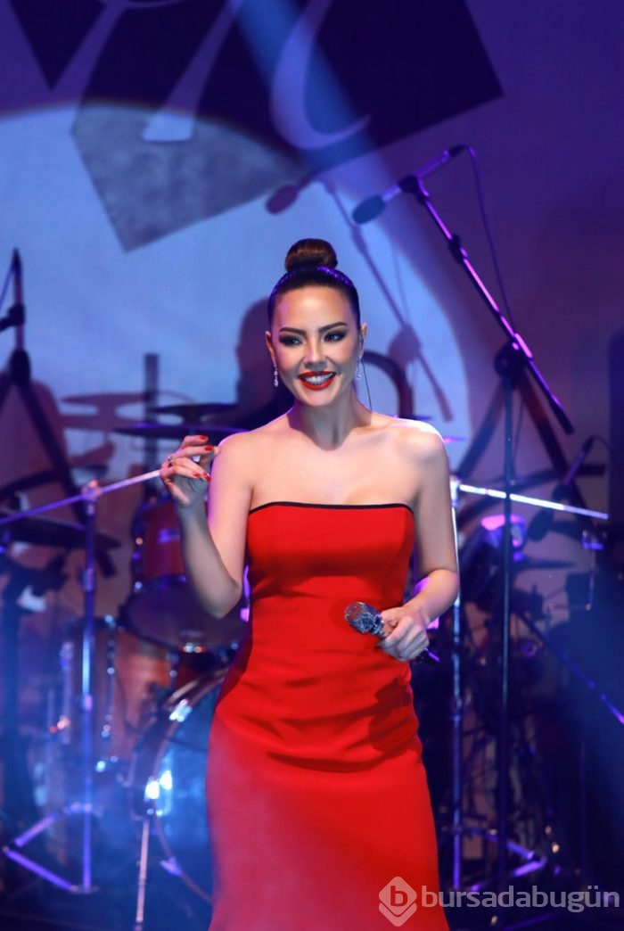 Ebru Gündeş resmen para basıyor!
