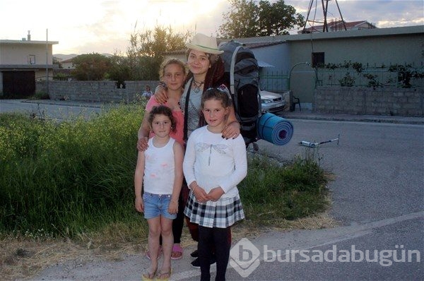 Otostopla 40 günde 18 ülke gezdiler