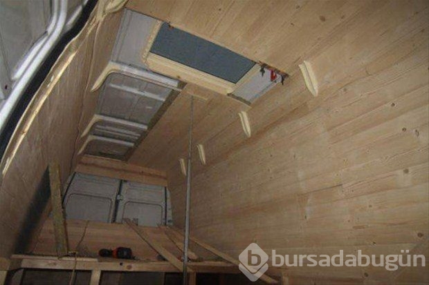 Minibüsü evi yaptı