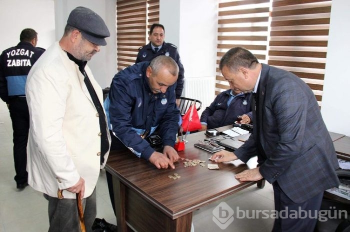 Zabıta sosyal deney yaptı dilenci kılığında