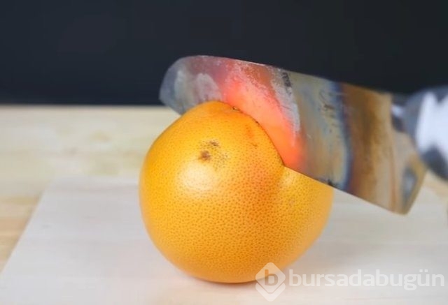 Kızgın bıçakla önüne geleni kesti