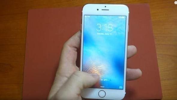 Parasız kalan genç İphone yaptı