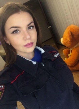 Rusya'nın en güzel polisi seçildi