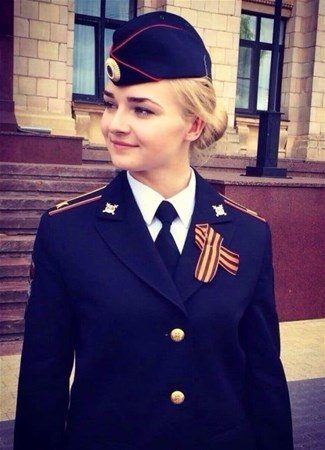 Rusya'nın en güzel polisi seçildi