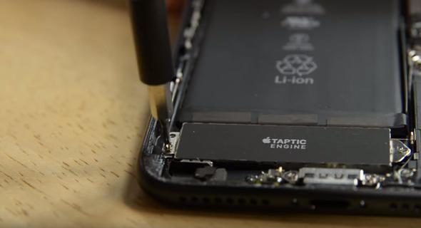 Telefonunu paramparça etti! İçinden bakın ne çıktı?