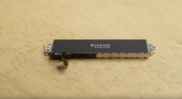 Telefonunu paramparça etti! İçinden bakın ne çıktı?