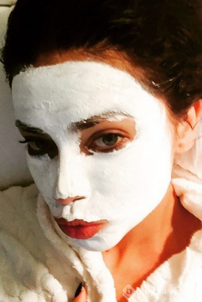 Ünlülerin güzellik maskeli selfie'leri 