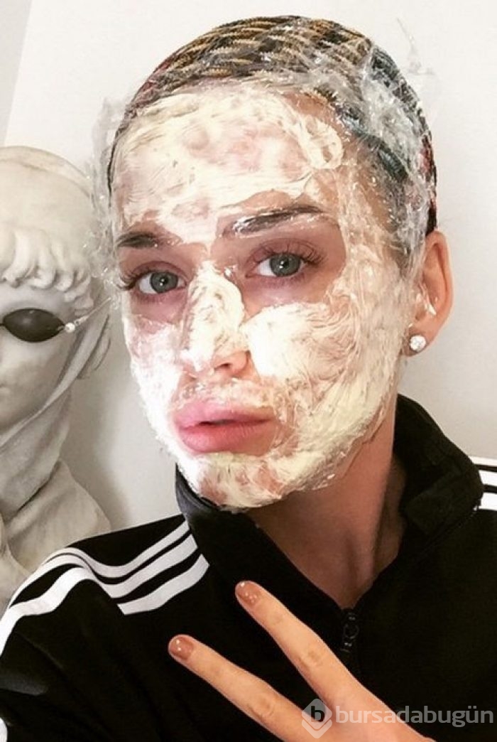 Ünlülerin güzellik maskeli selfie'leri 